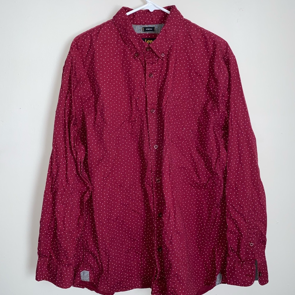 Lee Men’s stretch Regular Fit Dress Shirt. Size XL. Maroon with white dots.
